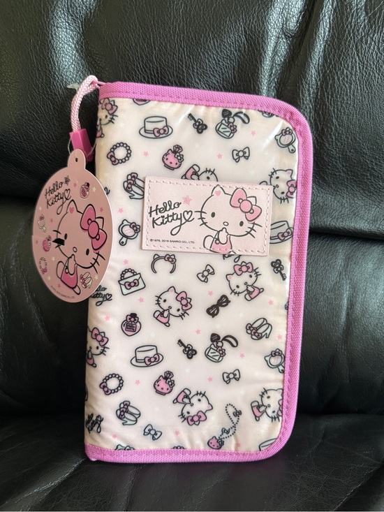 Hello Kitty Accessories - Hello Kitty Pink Sanrio Passport Holder Zippered New